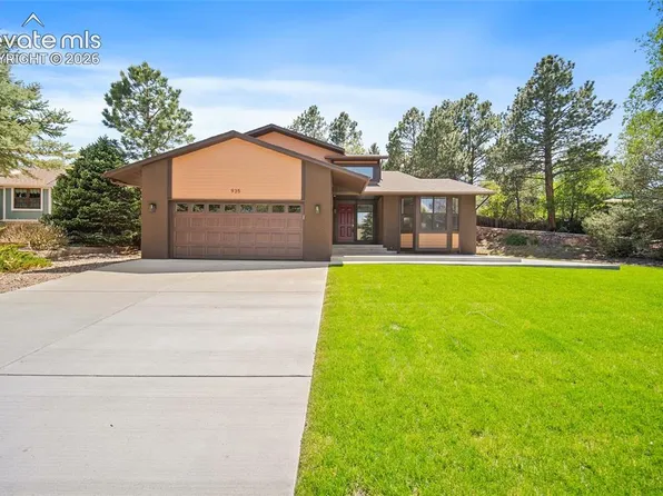 935 War Eagle Dr N, Colorado Springs, CO 80919