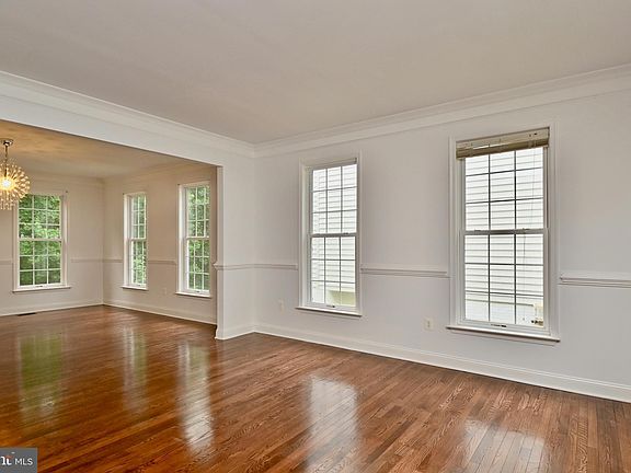 4th image of 206 Midshipman Cir