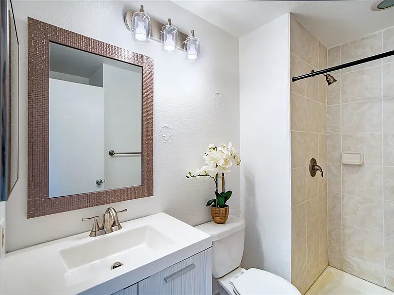 140 Uwapo Rd #55-204 — Photo 10
