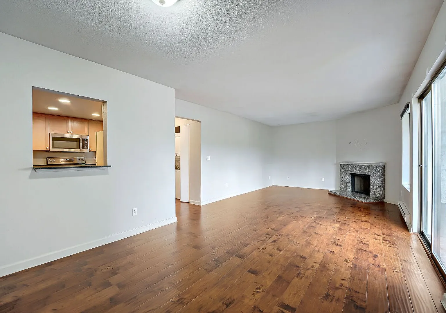 Charming 3rd Floor 2bed/2bath Apartment in North Bellevue! — Photo 4