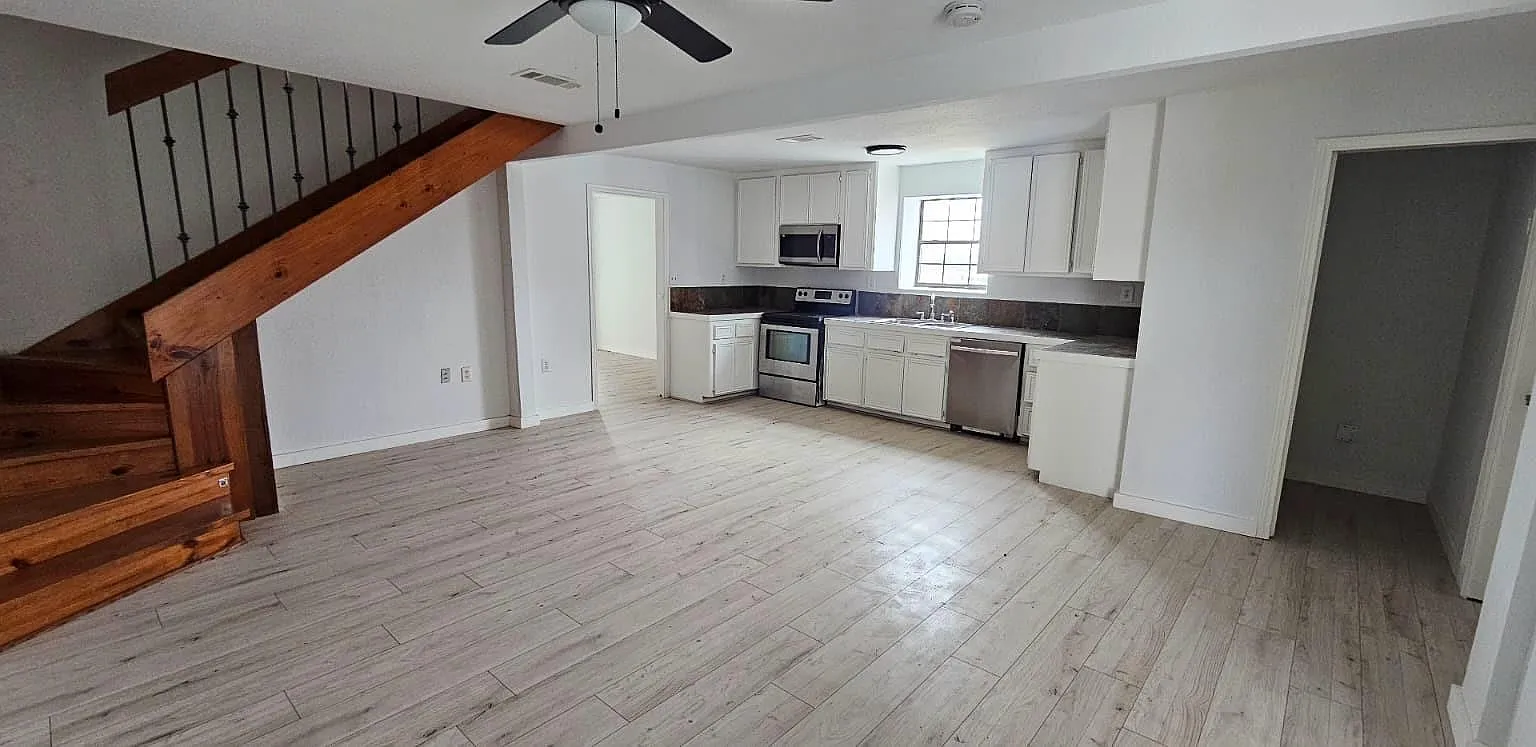 6 bed, 4.0 bath, 3500 sqft, $4,000 — Photo 3