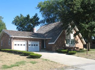 1105 S Quincy St, Clinton, IL 61727