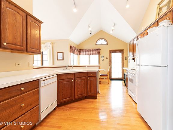 3rd image of 16914 Cardinal Dr