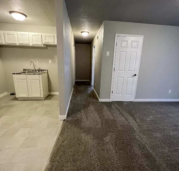 735 Center Avenue West — Photo 10