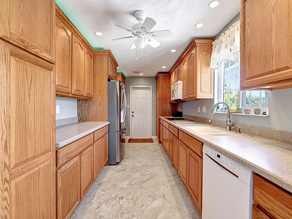 3rd image of 1659 NE 23rd Terrace