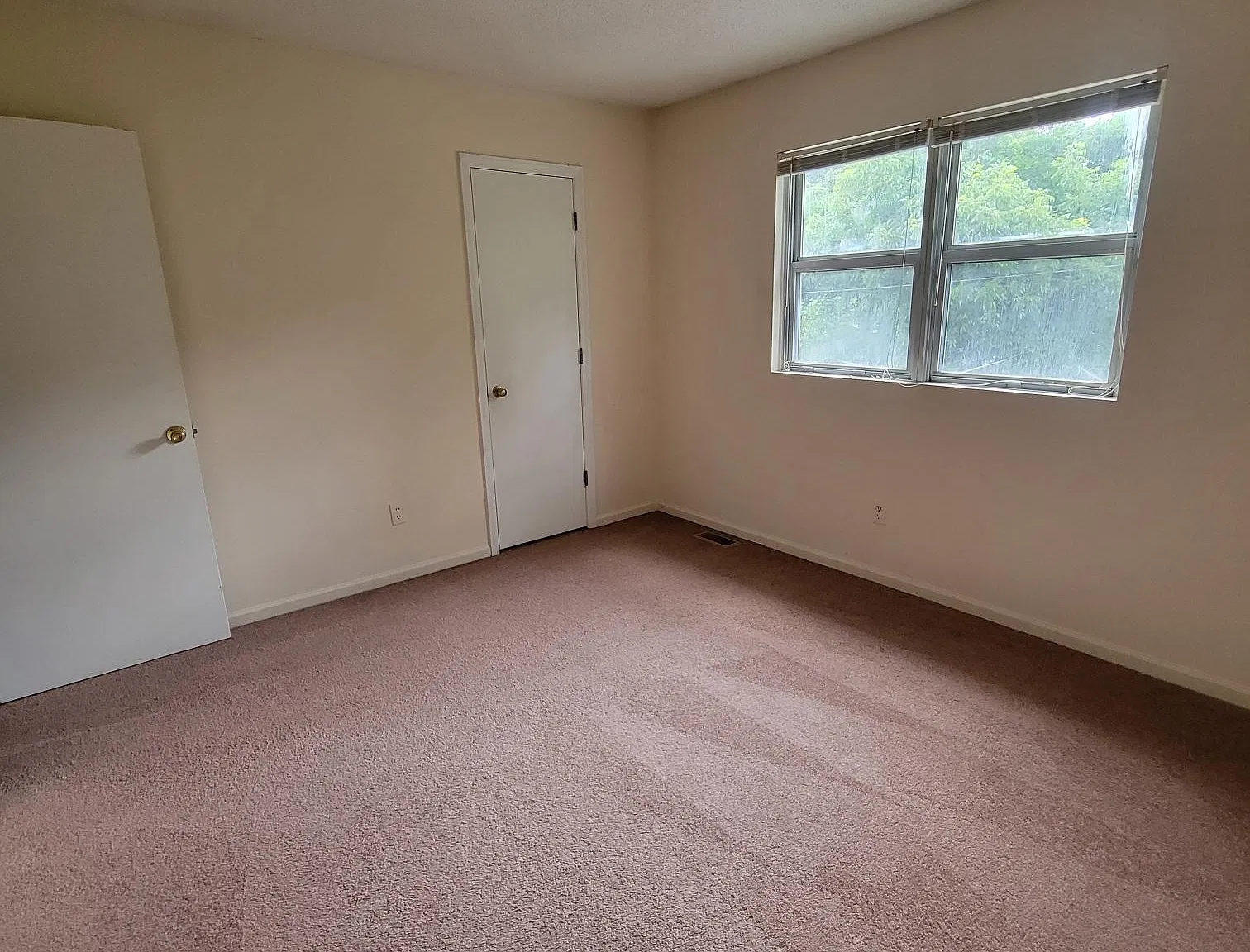 2 bed, 1.5 bath, $795 — Photo 4