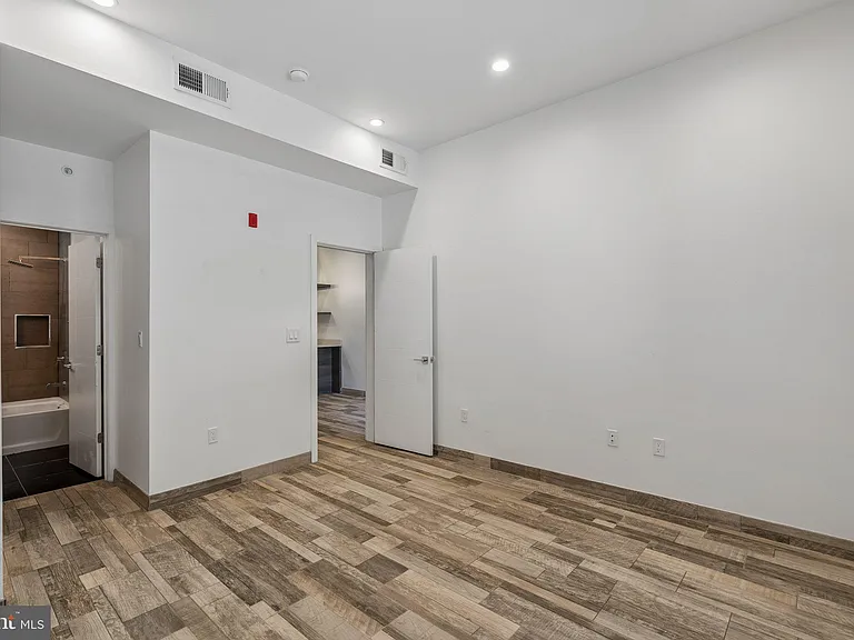 2028 E Fletcher St #1 — Photo 24