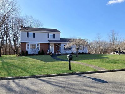 2 Wren Lane, Coram, NY, 11727