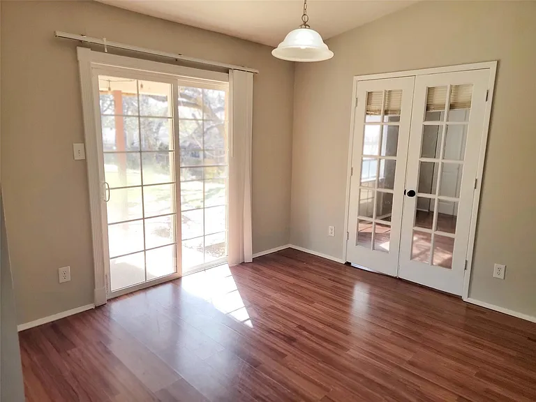 503 Westover Dr — Photo 5