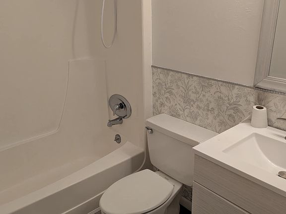 4th image of 503 Westwood Dr #503