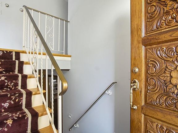 3rd image of 34 Thompson Hill Dr