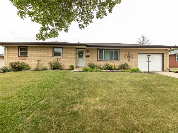 1776 Rosemont St, Dubuque, IA 52002