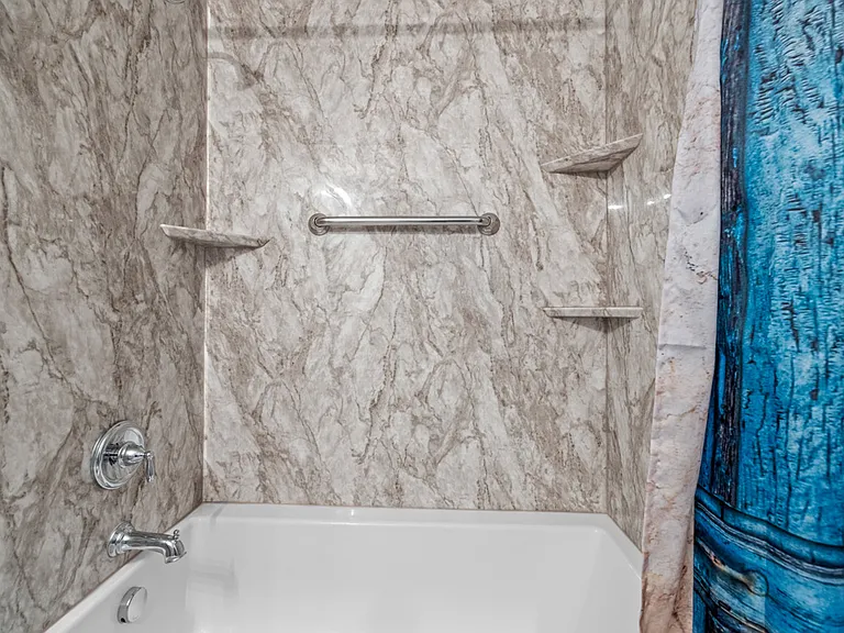 2570 Castellan Dr — Photo 39
