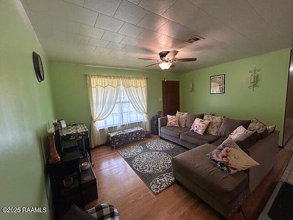 4th image of 355 Stephanie St