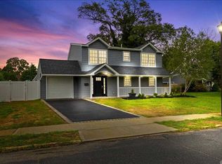 134 Cypress Ln S, Westbury, NY 11590