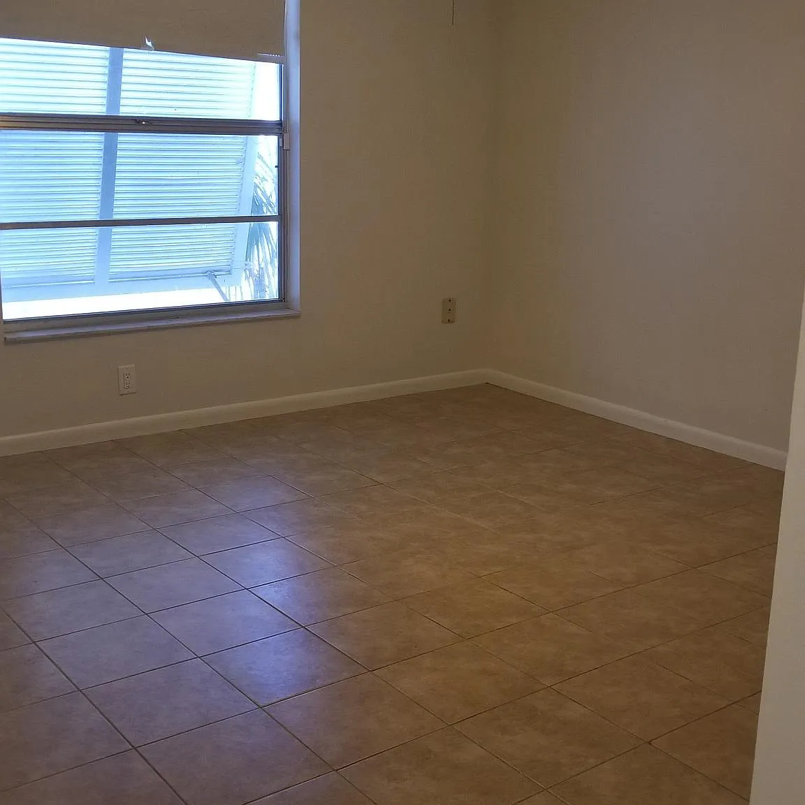2 bed, 993 sqft, $1,975 — Photo 3