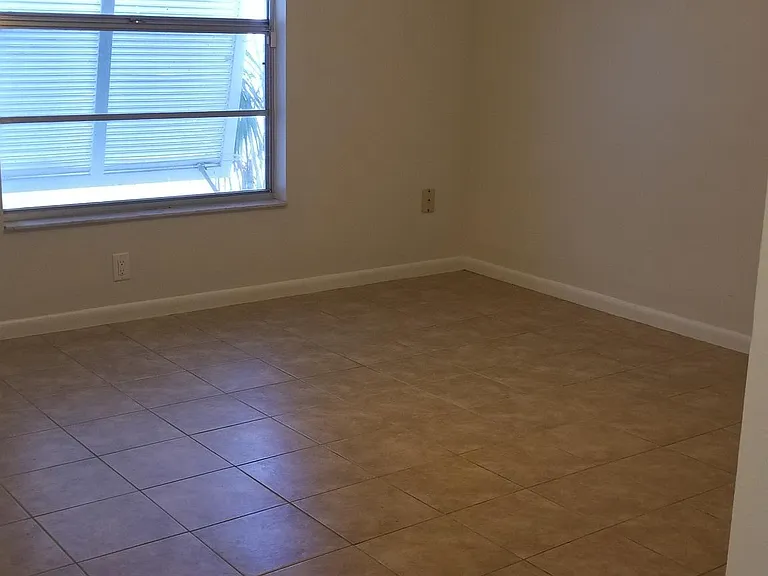 18240 Louise Dr — Photo 3