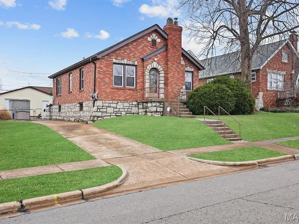 817 Karlsruhe Pl, Saint Louis, MO 63125