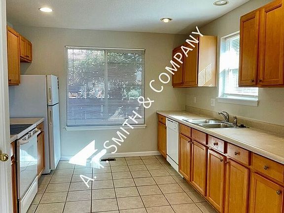 4th image of 126 Knox Ct