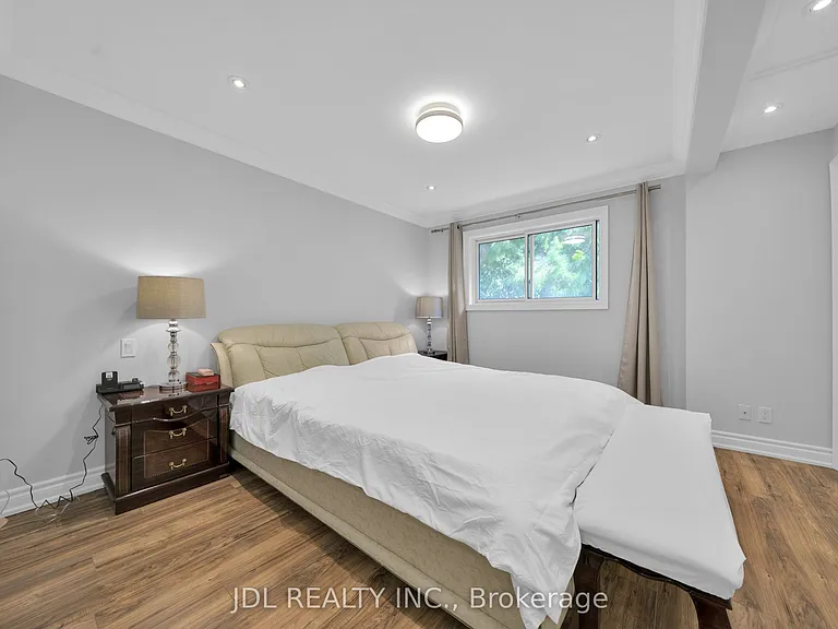 53 Southdale Dr — Photo 17
