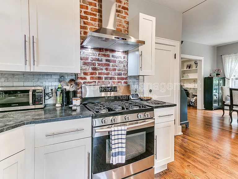 223 NW 21st St — Photo 12