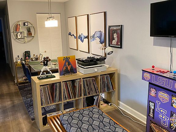 Living/dinning room area