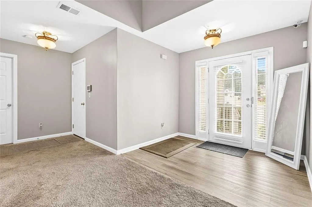 3 bed, 3.5 bath, 2268 sqft, $2,800 — Photo 2