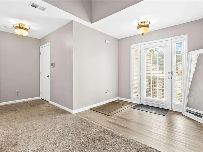 7155 Laurel Creek Dr — Photo 2