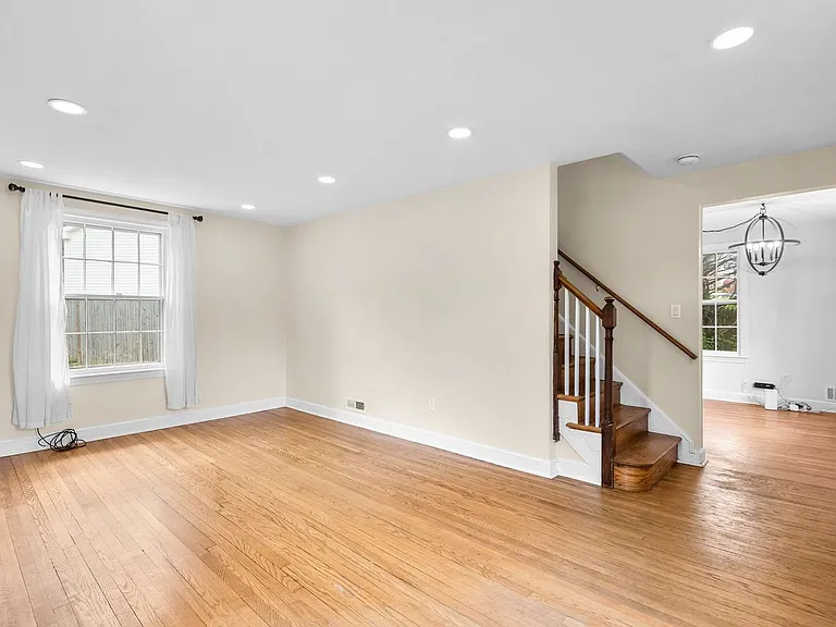 2200 Windham Ln — Photo 4
