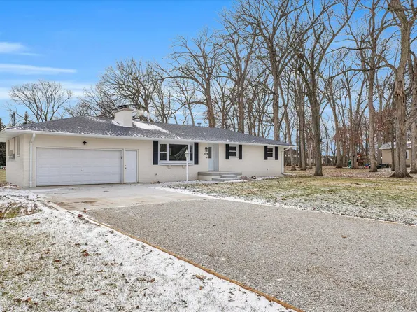 609 W Main St, Mahomet, IL 61853