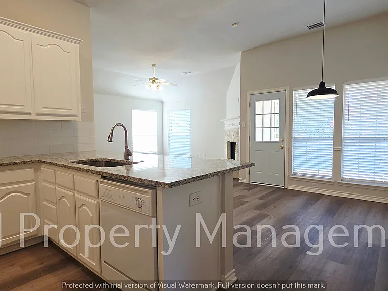 3305 Woodbluff Ln — Photo 8