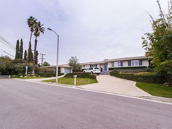 4th image of 8336 Mulholland Dr