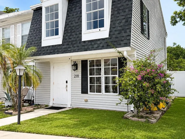 218 Old English Dr — Photo 1