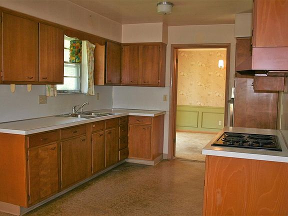 4th image of 3499 Darbyshire Dr