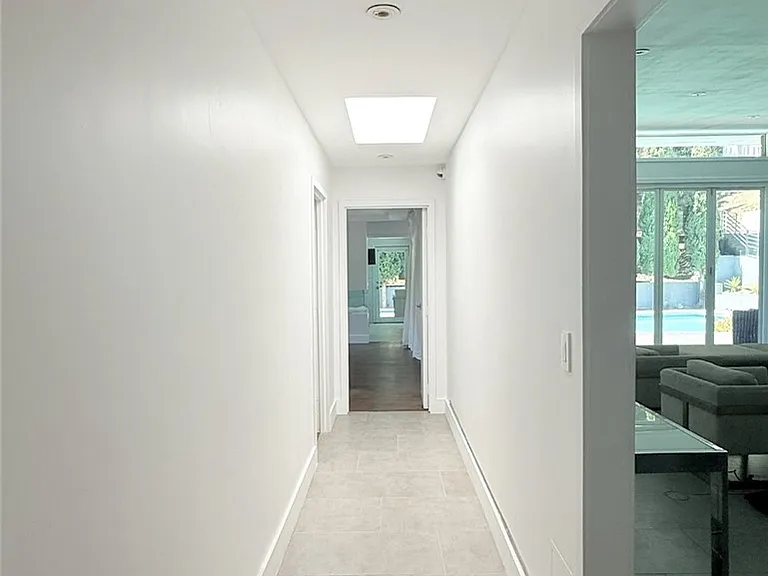 1801 Roscomare Rd — Photo 15