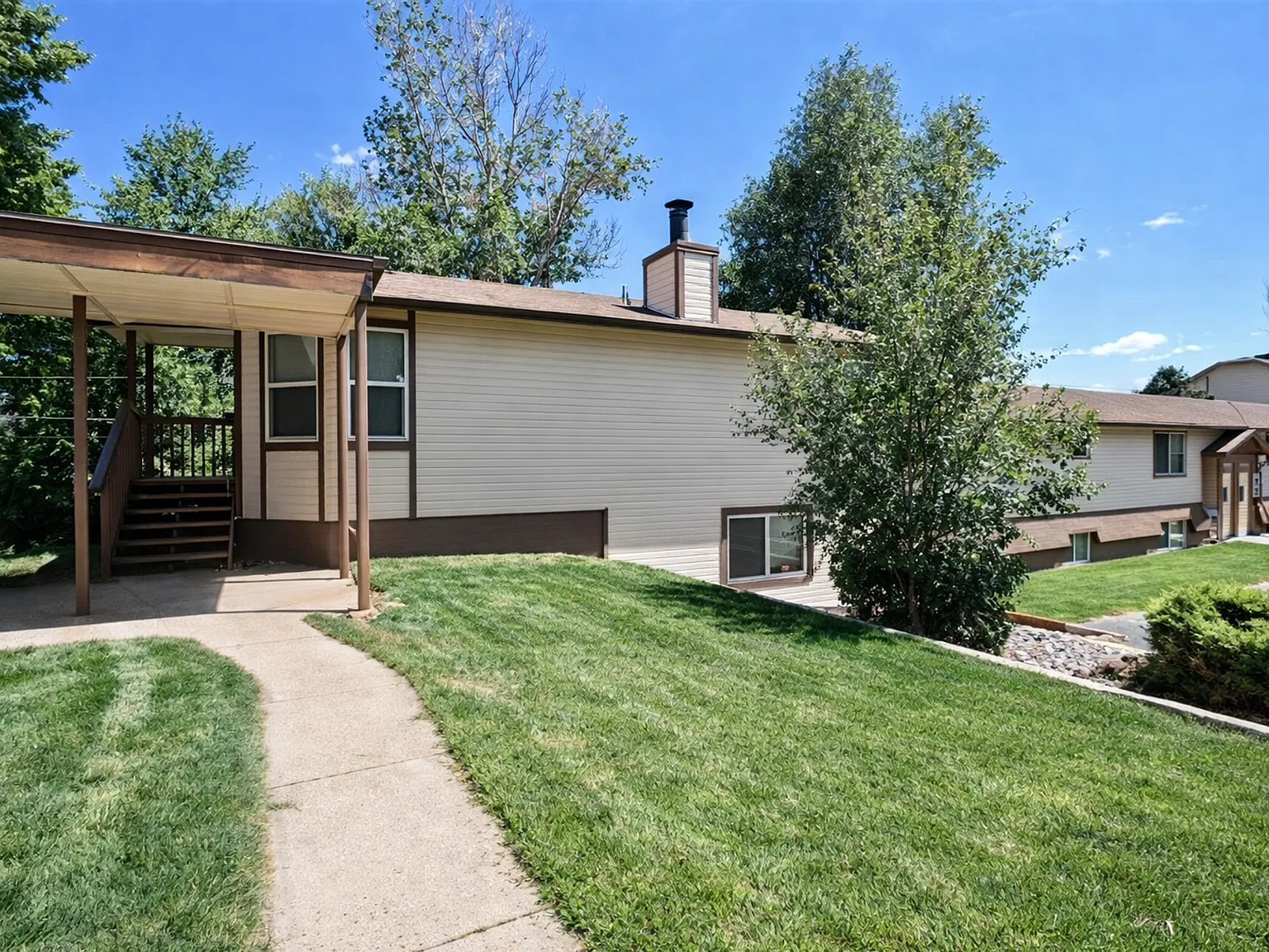 Townhome Style, Apartment Price! Great Layout, Convenient Location! Applewood Apartments — Photo 2