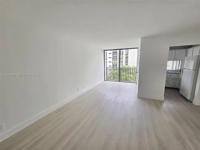 16919 N Bay Rd #517 — Photo 23