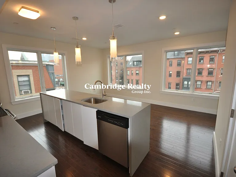 659 Massachusetts Ave #6T — Photo 1