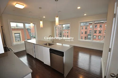659 Massachusetts Ave #6T Photo 1
