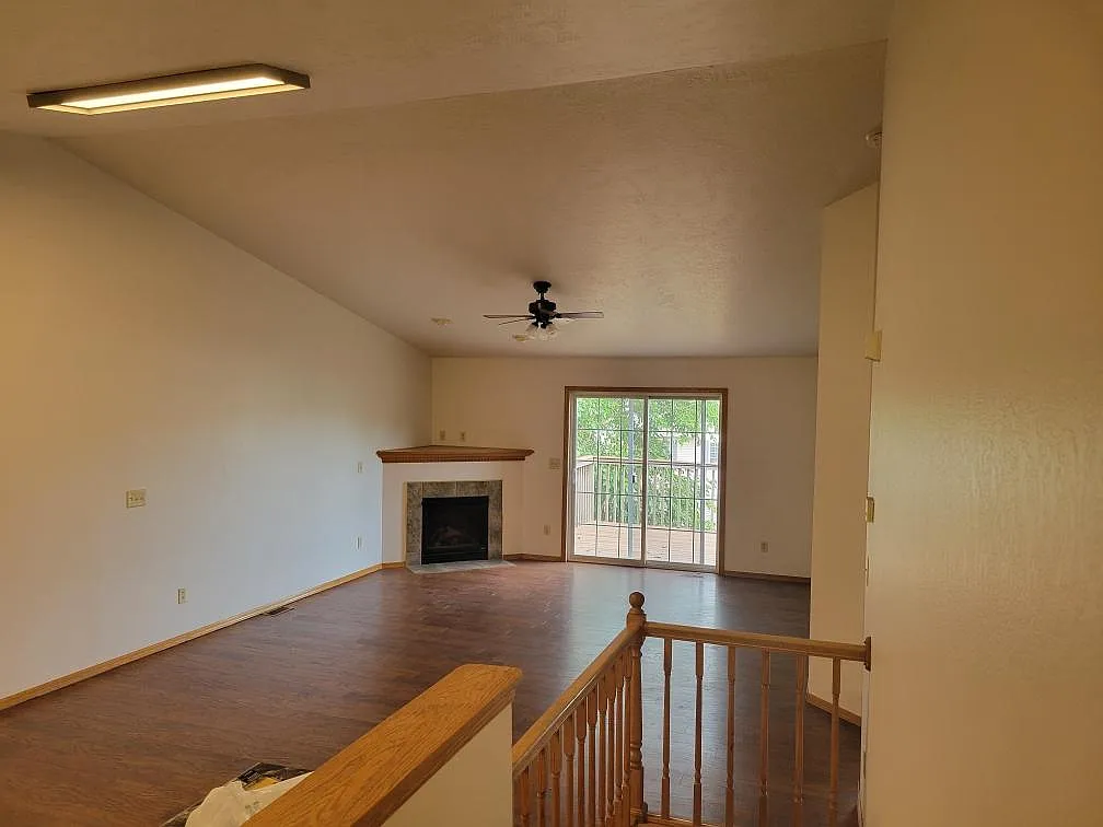 4 bed, 2012 sqft, $2,099 — Photo 3