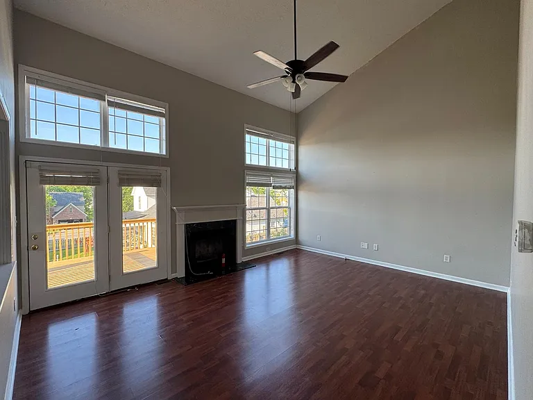 504 Thames Cir — Photo 17