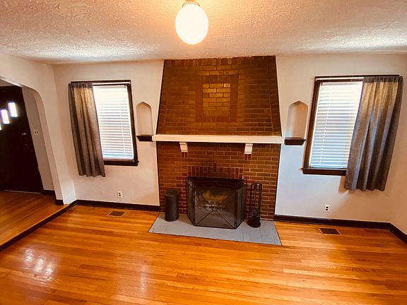 3rd image of 1454 N Linwood Ave