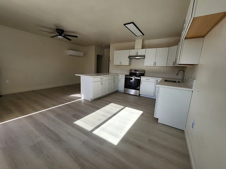 712 S Orange St — Photo 4