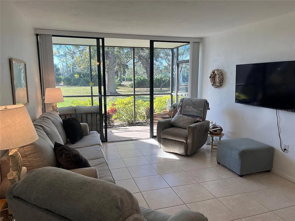 1 bed, 1.5 bath, 633 sqft, $1,900 — Photo 4