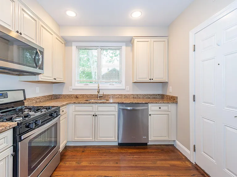 131 Willow Ave #2 — Photo 8
