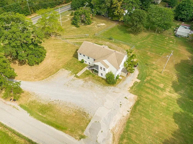 35 Heritage Rd #E — Photo 11