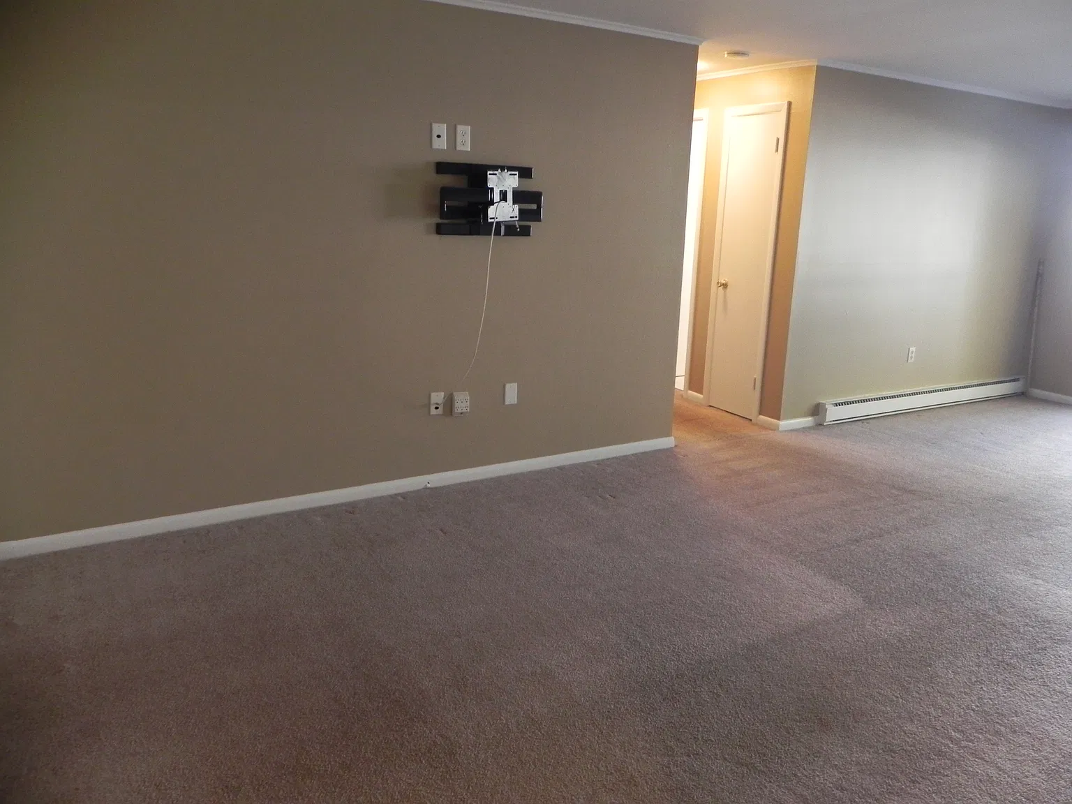 1 bed, 844 sqft, $2,200 — Photo 2