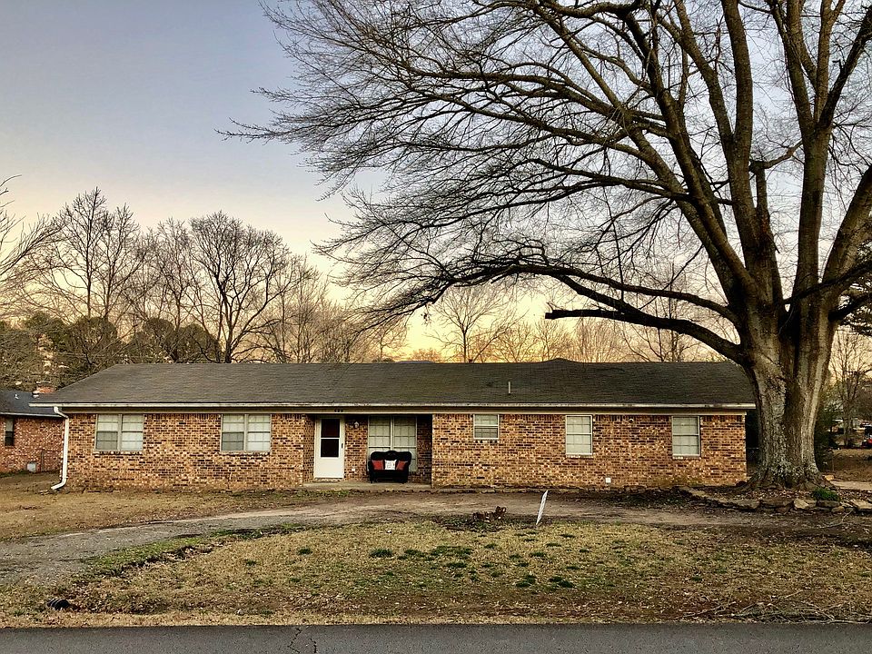 1st image of 425 Ely Dr