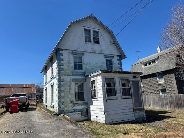 9 Bridal Row, Witherbee, NY 12998