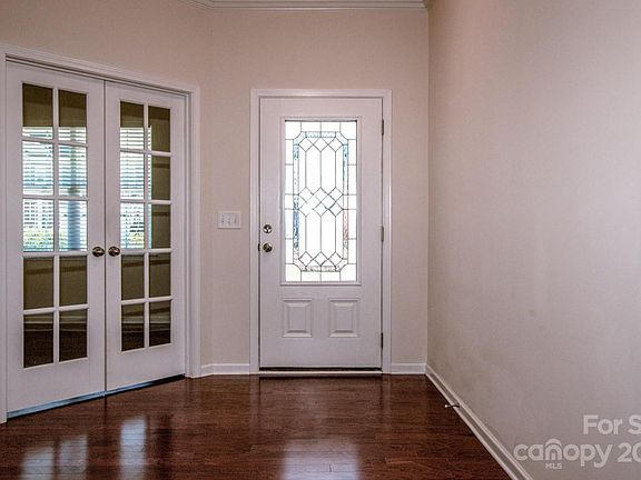 3rd image of 140 Cherry Bark Dr